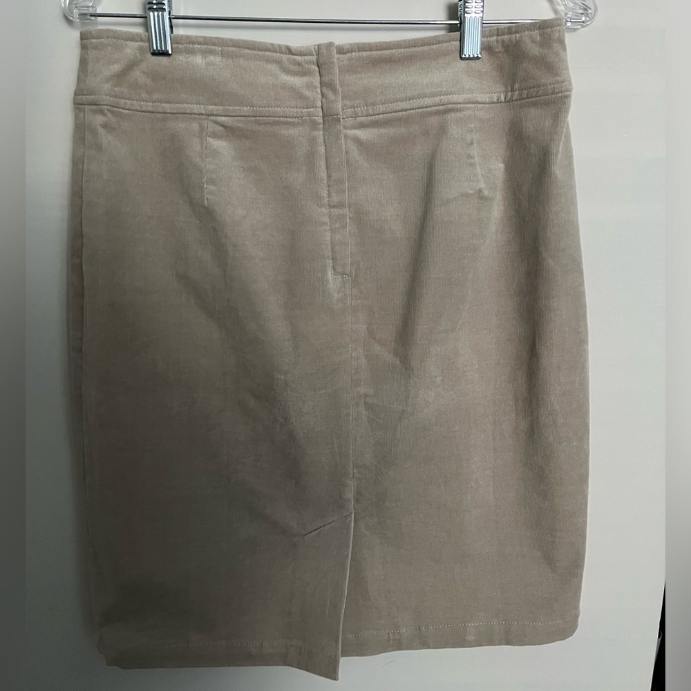 Orvis Women’s Brown Corduroy-Style Skirt, Soft 97% Cotton 3% Spandex; Size 6 - Picture 2 of 8